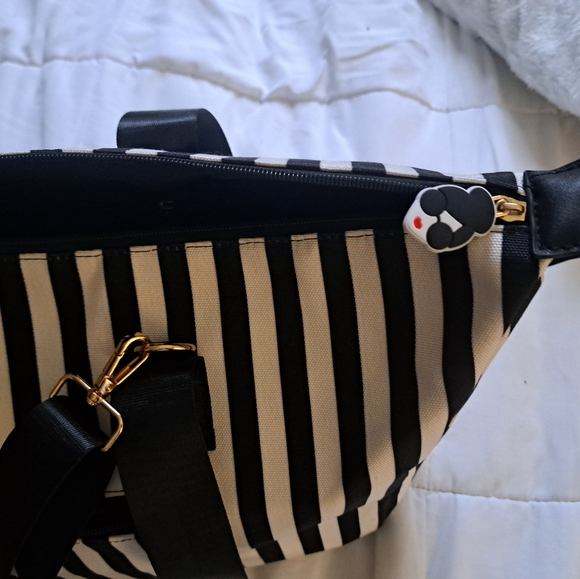 Alicia & Olivia Duffle Bag - Picture 2 of 3